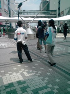 東急ツインズ前で撮影してた