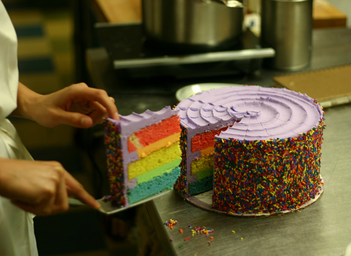 虹色のケーキ