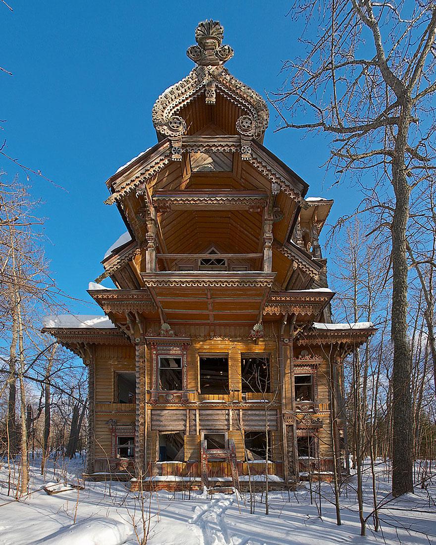 見捨てられた木造住宅、ロシア、その1