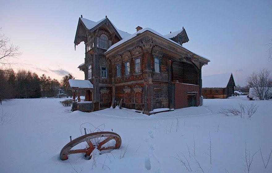 見捨てられた木造住宅、ロシア、その3
