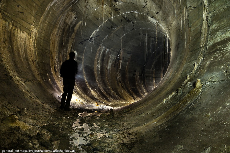放棄されたキエフの地下トンネル、ウクライナ