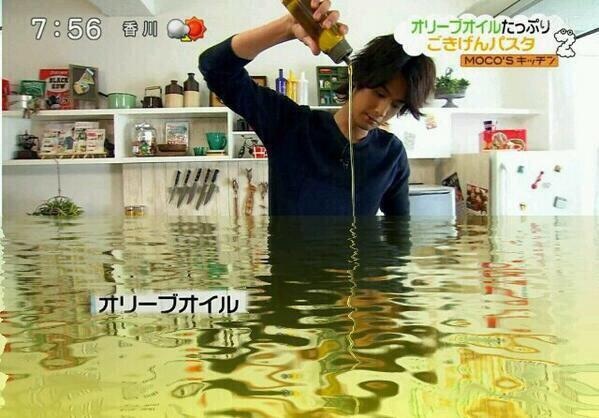 MOCO'Sキッチン オリーブオイルたっぷりすぎwwwww