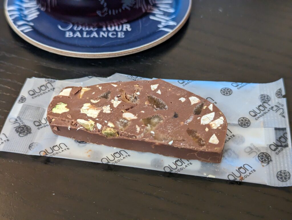 アーティストがマクドナルドのスナックから作ったミイラを作成
